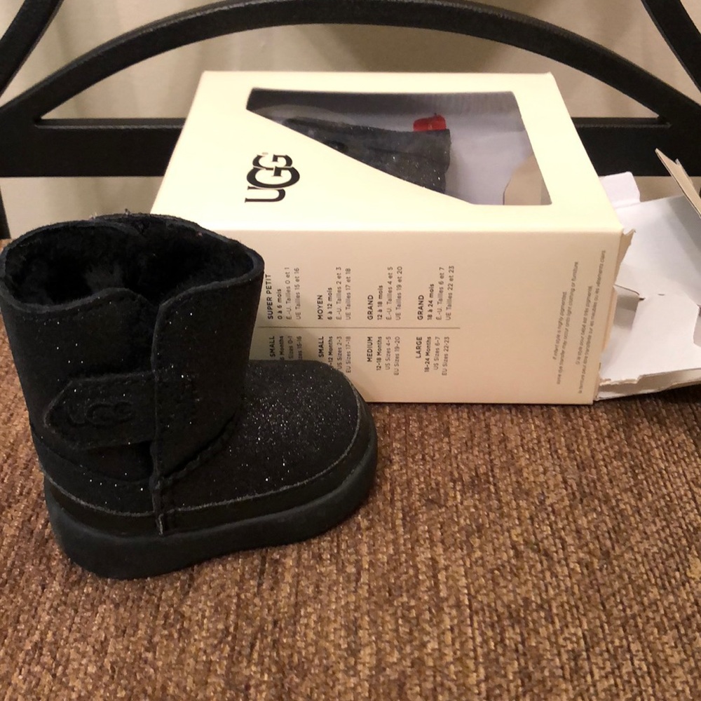 Newborn ugg booties
